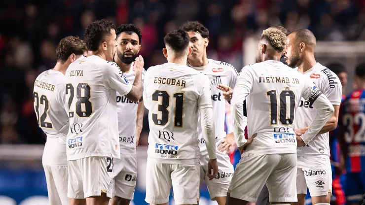 Time do Santos conversa em pausa na partida contra o San Lorenzo