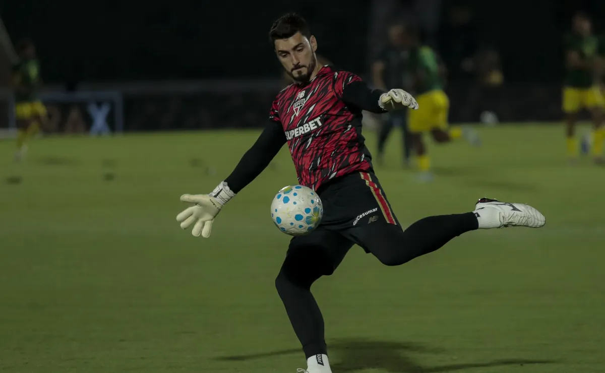 São Paulo chega ao terceiro jogo seguido sem sofrer gols e Roger avalia manter nova formação