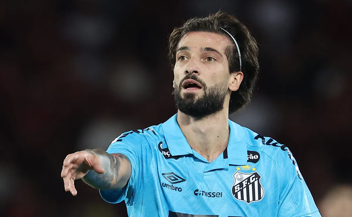 Diretoria do Santos quer a saída de Lautaro Díaz em julho, mas Mattos tenta reverter decisão