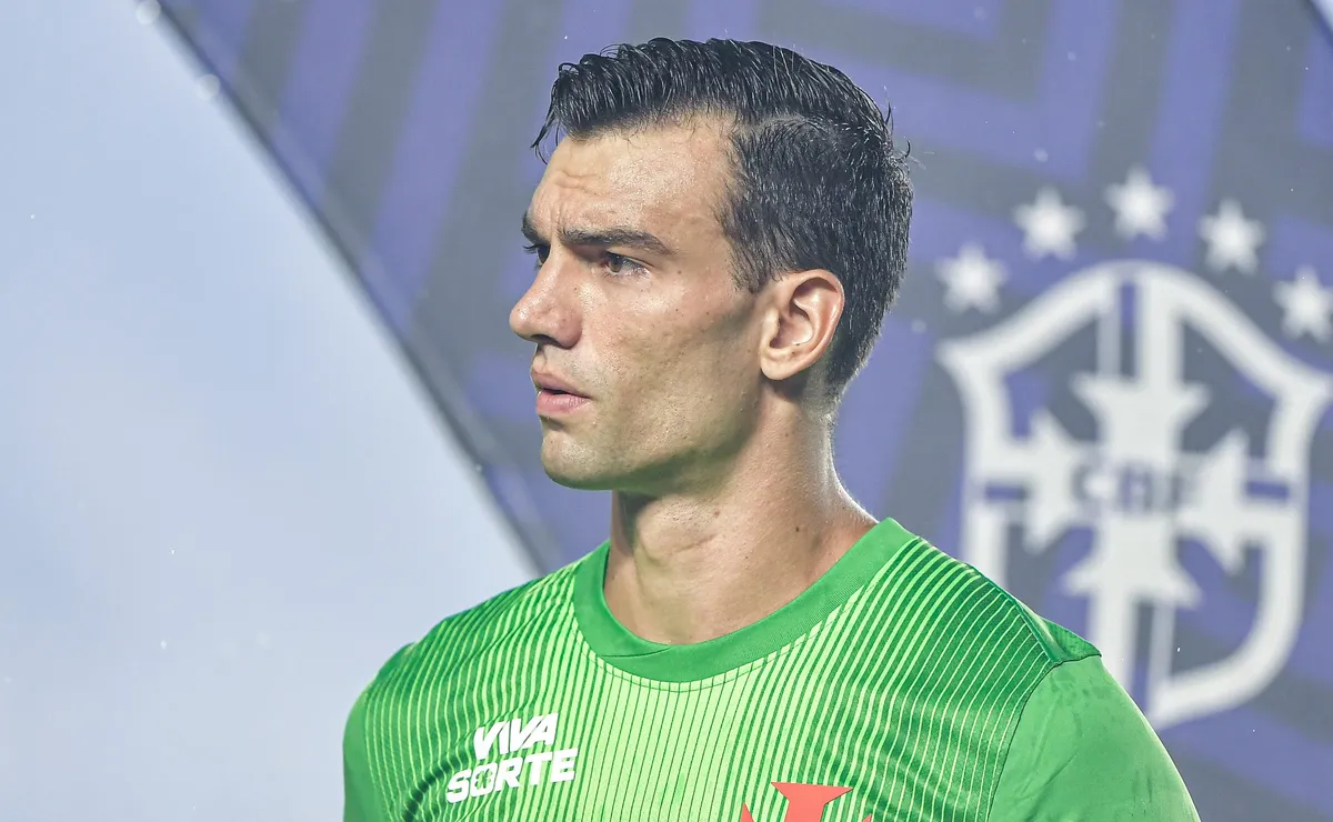 Vasco sofre gols em todos os jogos no Brasileirão e registra marca negativa inédita