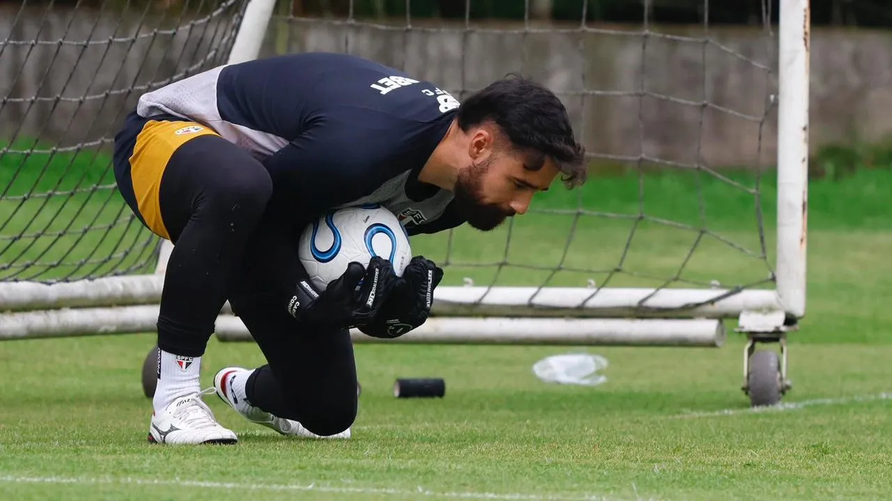 Goleiro é reserva do São Paulo – Foto: Rubens Chiri/São Paulo FC