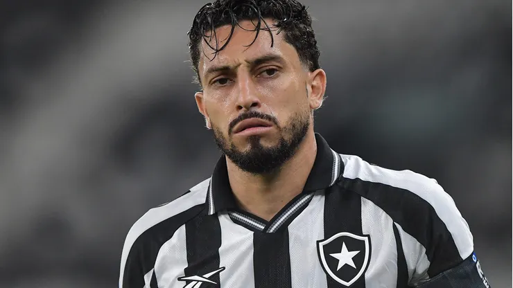 Lateral deu a sua opinião - Foto: Thiago Ribeiro/AGIF.