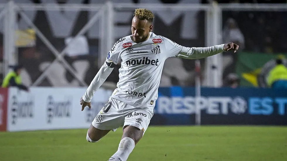 Neymar contra o San Lorenzo. Foto: Marcelo Endelli/Getty Images