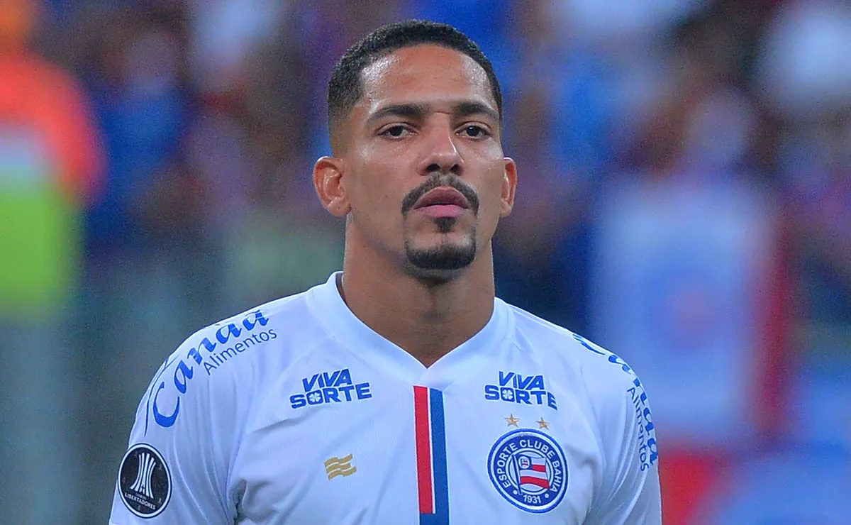 Cruzeiro decide contratar reforços para Artur Jorge e faz sondagem pelo lateral Gilberto, do Bahia
