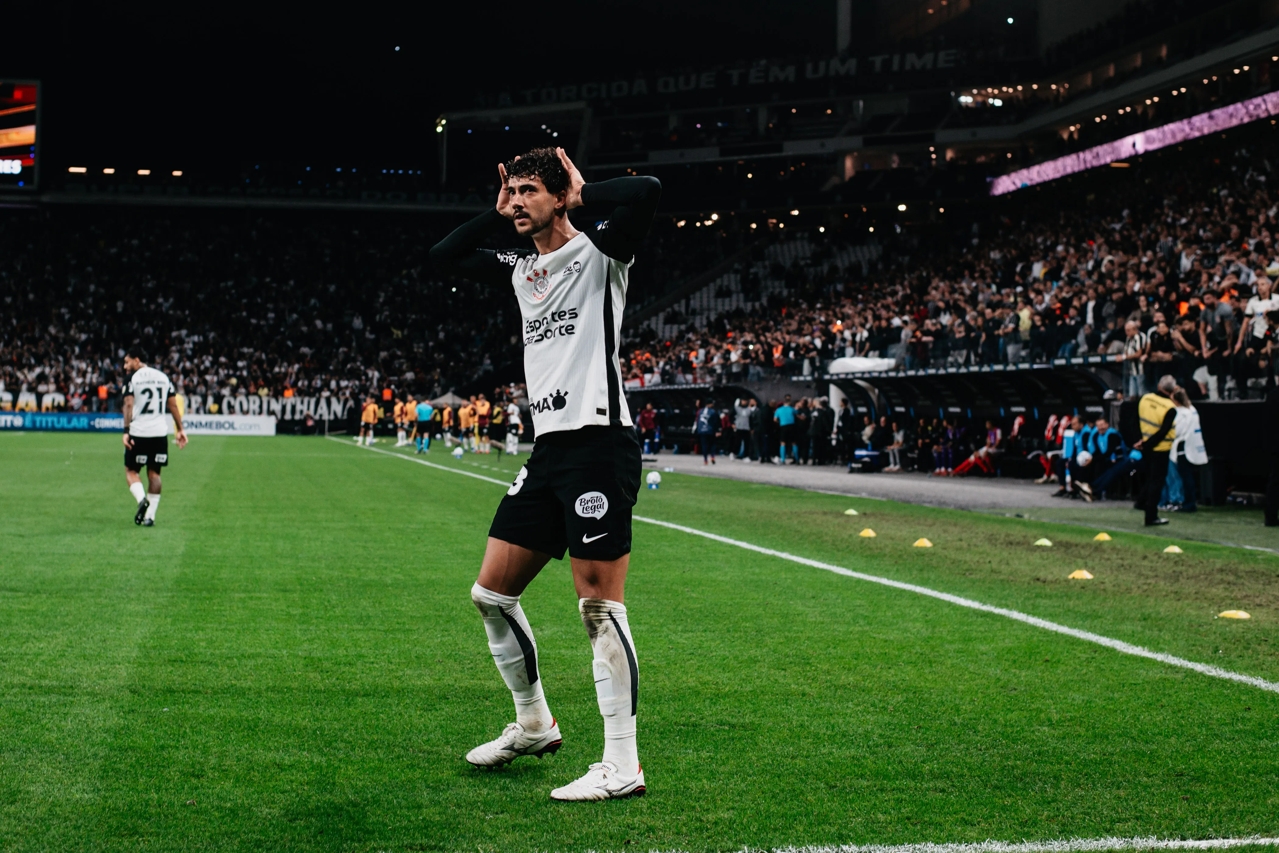 SP – SÃO PAULO – 15/04/2026 – COPA LIBERTADORES 2026, CORINTHIANS X SANTA FE – Gustavo Henrique jogador do Corinthians comemora seu gol durante partida contra o Santa Fe no estádio Arena Corinthians pelo campeonato Copa Libertadores 2026. Foto: Guilherme Veiga/RP FOTOPRESS/AGIF