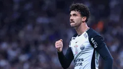 Gustavo Henrique volta à autoescola e tira habilitação para dirigir nova picape no Corinthians - Foto Marcello ZambranaAGIF