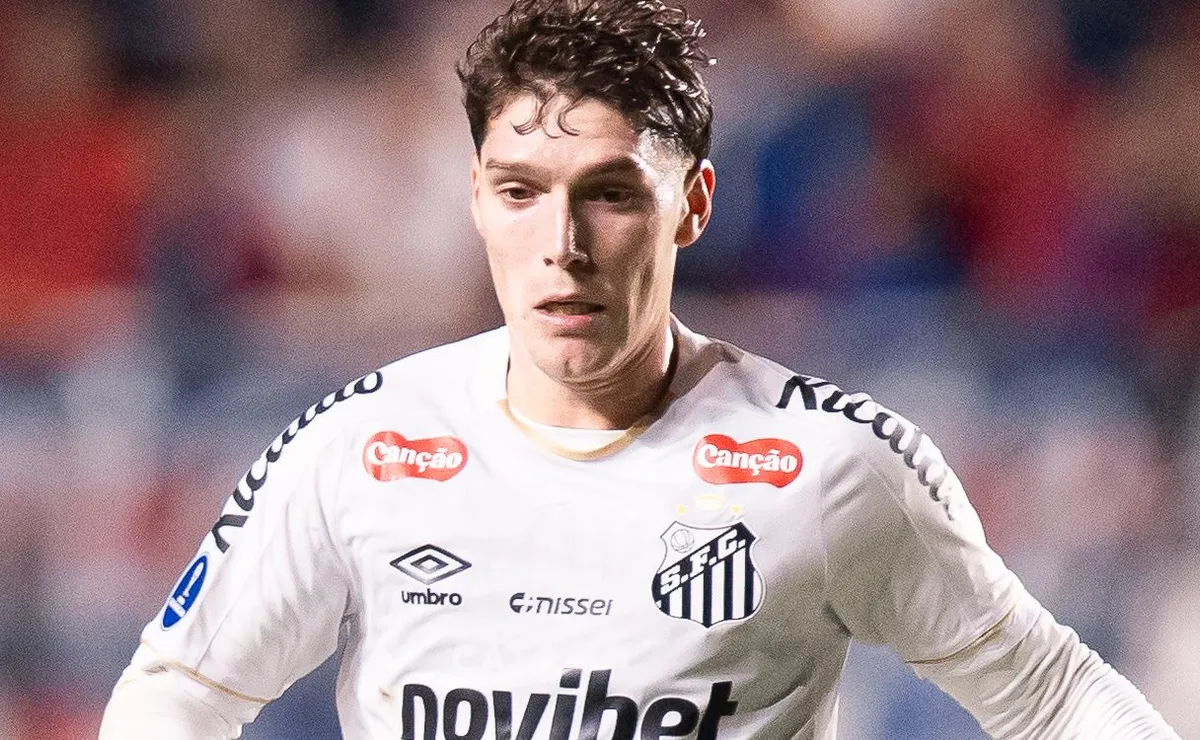 Cuca elogia Rollheiser, mas faz alerta físico após empate do Santos