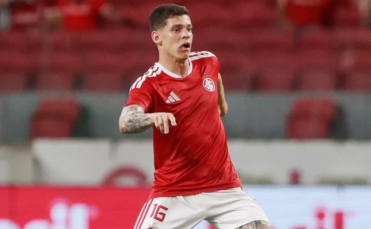 Negociação de Ronaldo com clube mexicano não evolui e volante continua no Internacional