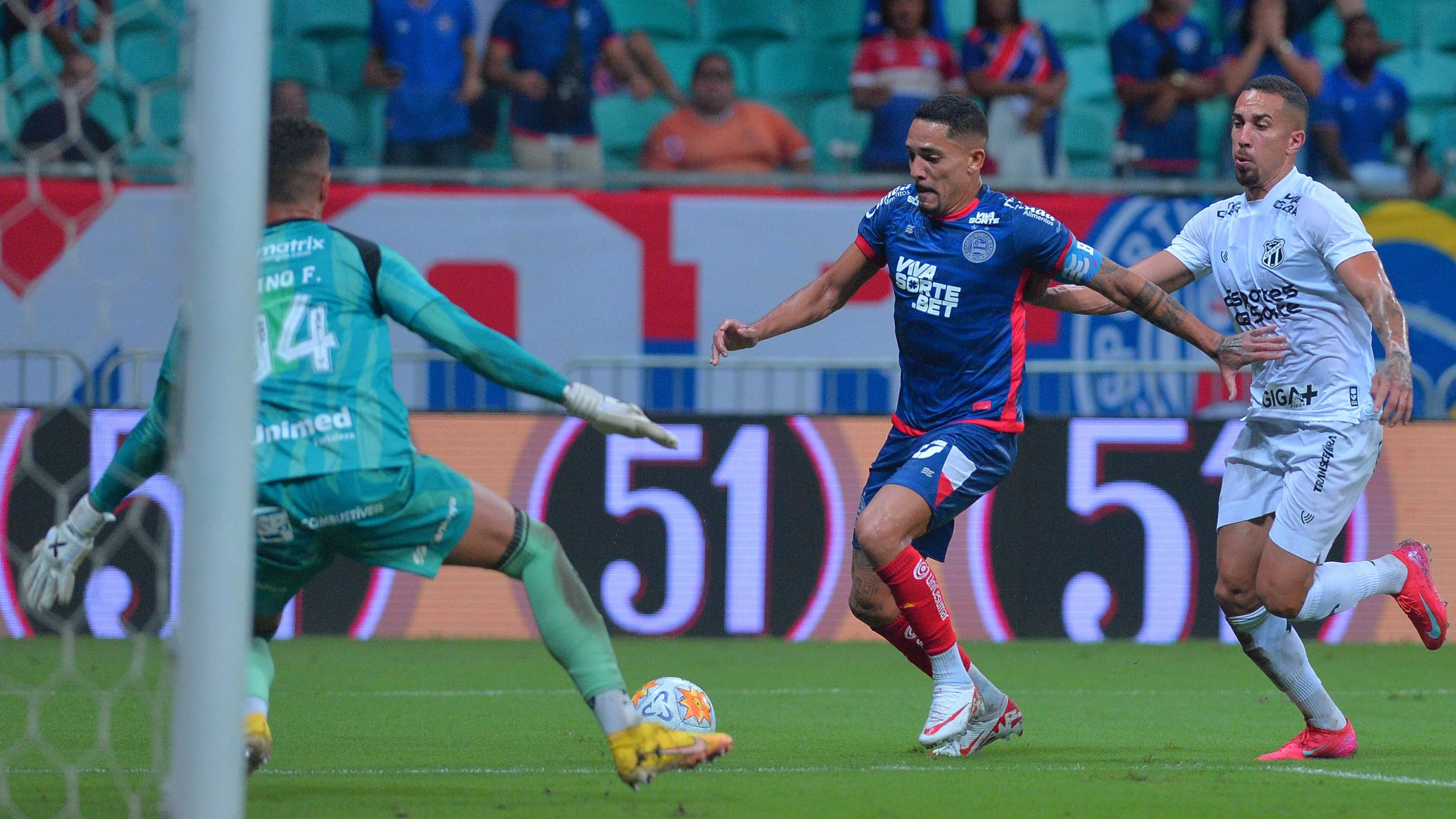 Gilberto é um lateral bem ofensivo - Foto: Walmir Cirne/AGIF.