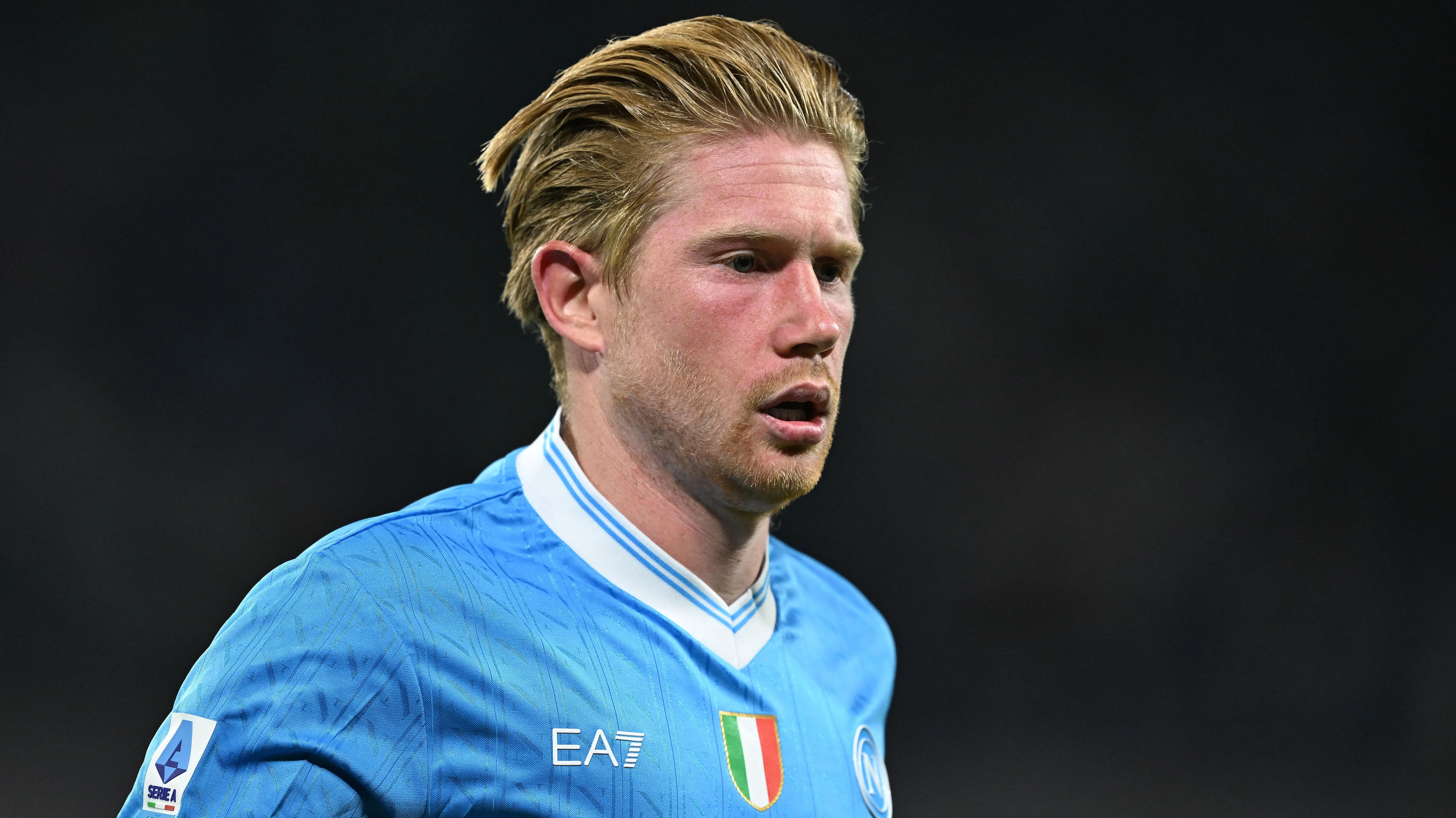 Kevin De Bruyne é um dos grandes astros do Napoli, que tem interesse em volante Evertton Araújo, do Flamengo – Foto: Francesco Pecoraro/Getty Images