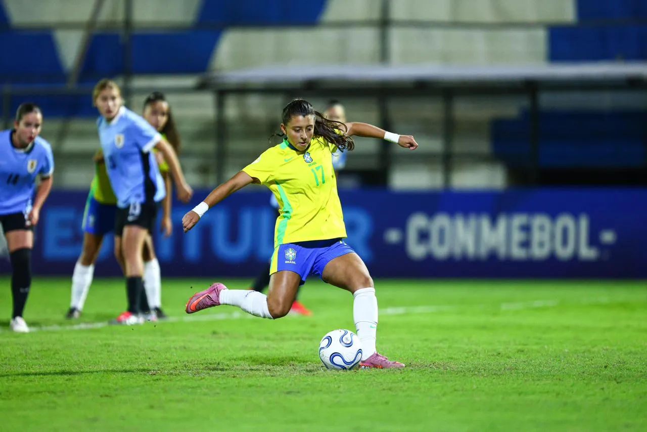 Helena batendo pênalti. Foto: Staff Images/CBF