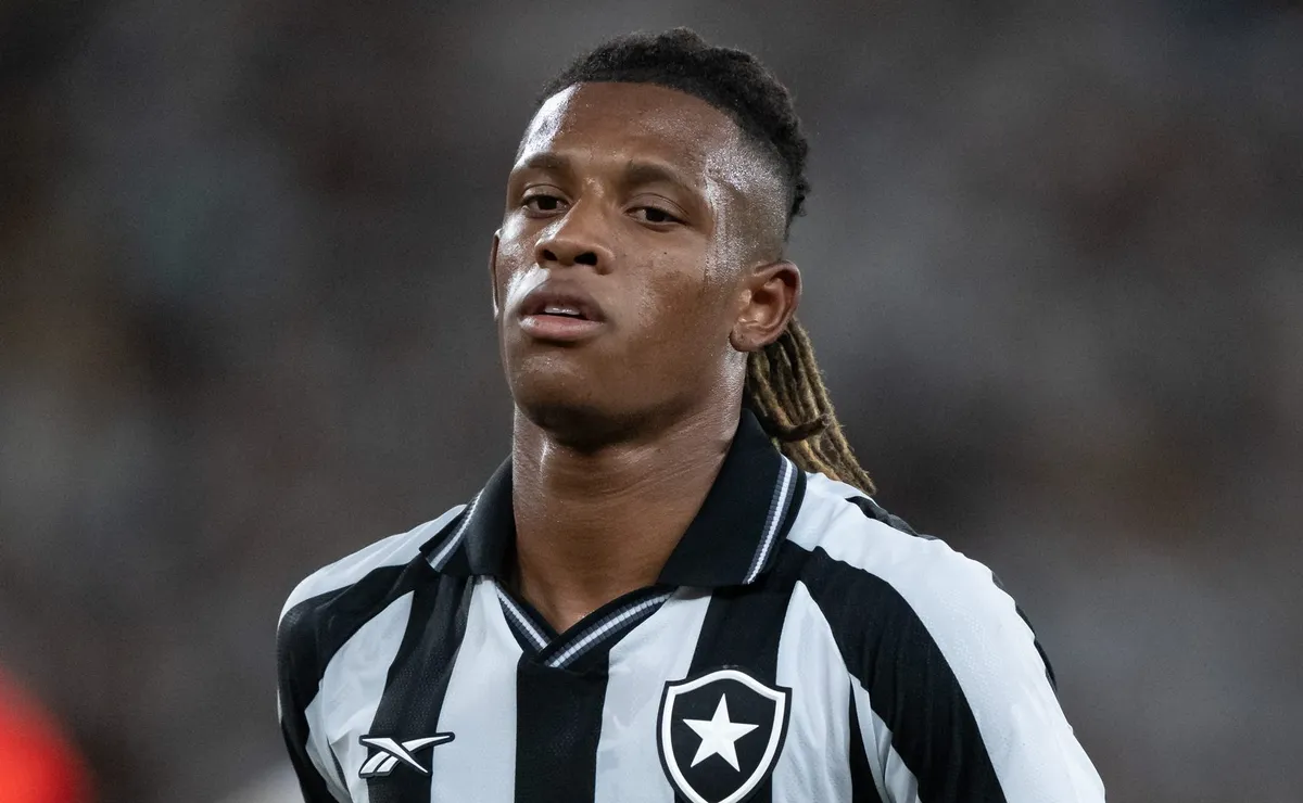Botafogo não quer vender Danilo para o Palmeiras, e acredita que apenas o futebol Europeu pagará o desejado