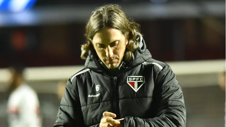 Zubeldia tecnico do Sao Paulo, durante partida contra o Vasco no estadio do Morumbis, pelo Campeonato Brasileiro A 2025. Foto: Jota Erre/AGIF