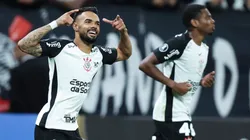 Raniele comemora seu gol contra o Santa Fé.
