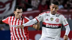 Samuel Lino em ação no duelo entre Estudiantes e Flamengo (Photo by Marcelo Endelli/Getty Images)