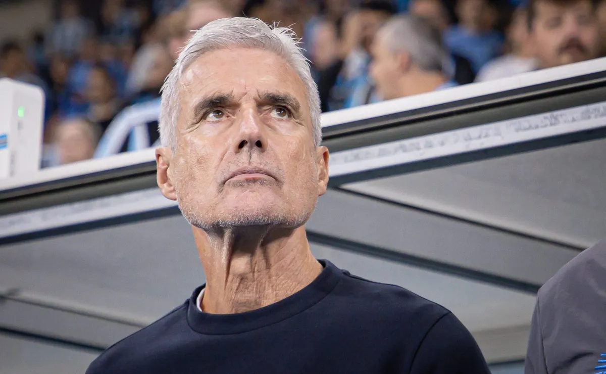 Escalação do Grêmio: Luís Castro prepara mudanças para jogo da Sul-Americana