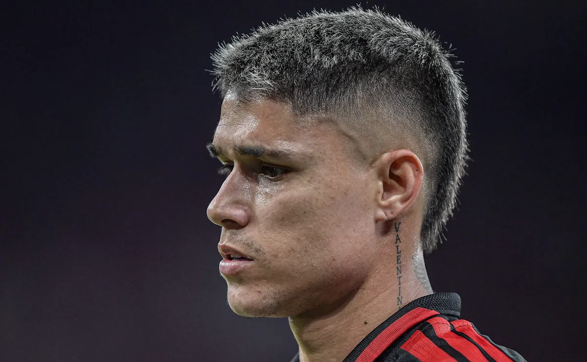 Luiz Araújo marca, mas atuação divide opiniões no empate do Flamengo contra o Estudiantes