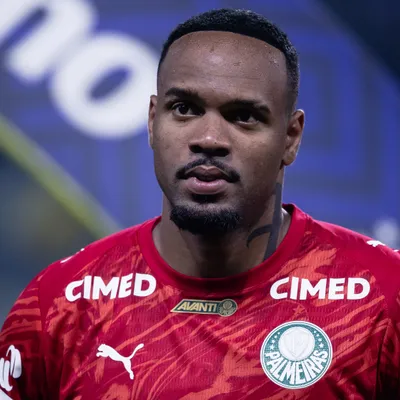 Carlos Miguel se firma no Palmeiras e é visto como goleiro decisivo pela comissão
