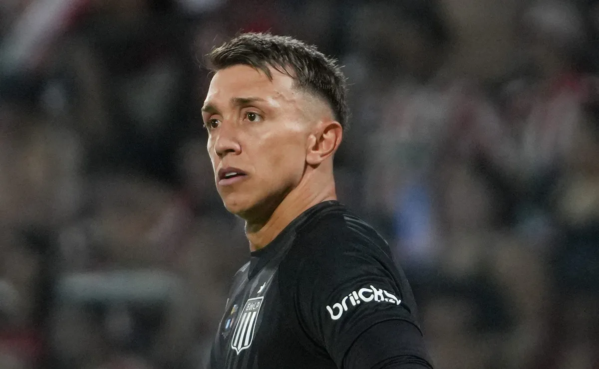 Muslera se rende a qualidade do Flamengo após empate com Estudiantes