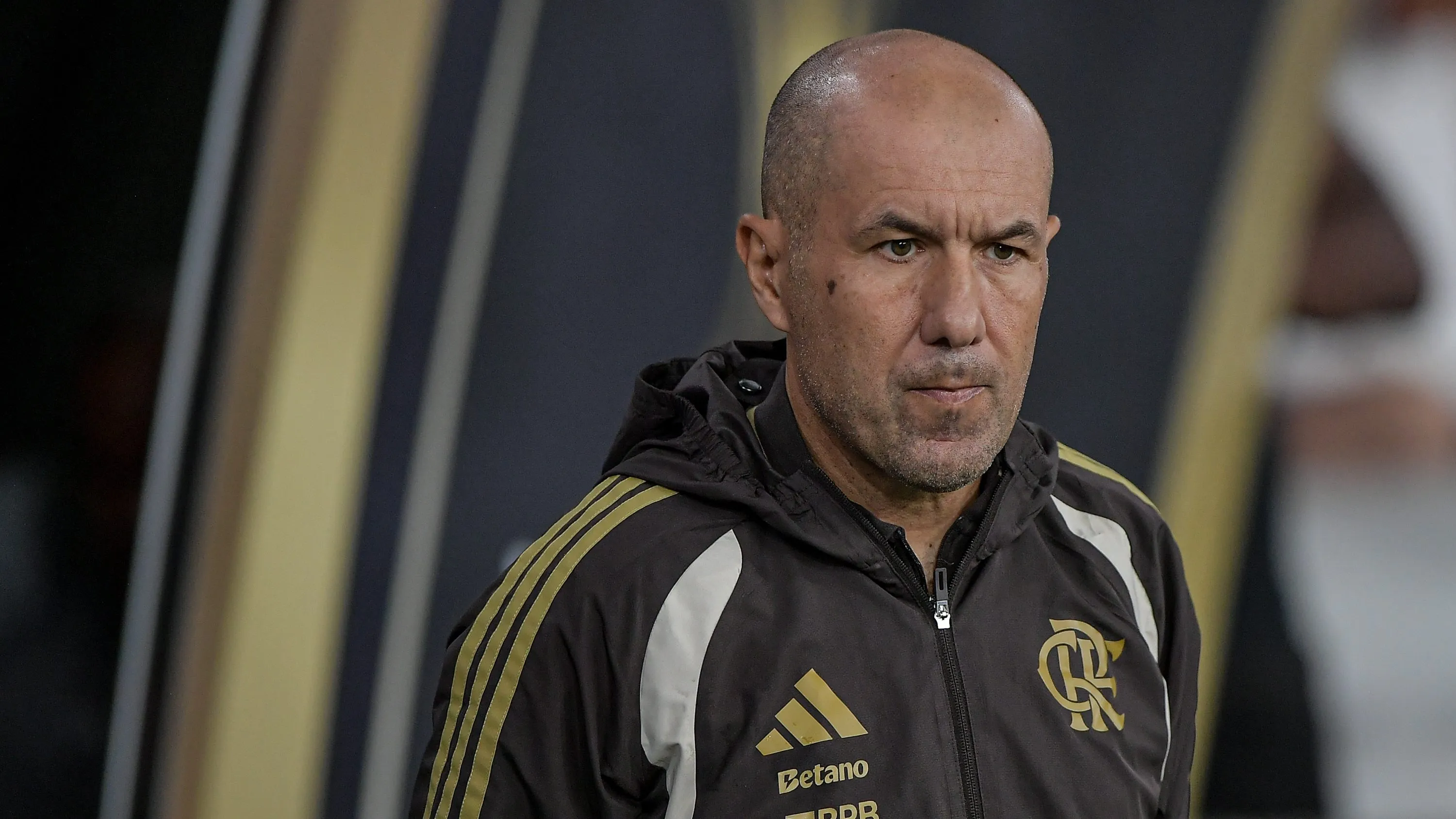 Leonardo Jardim perdeu uma das peças-chave do Mengão – Foto: Thiago Ribeiro/AGIF