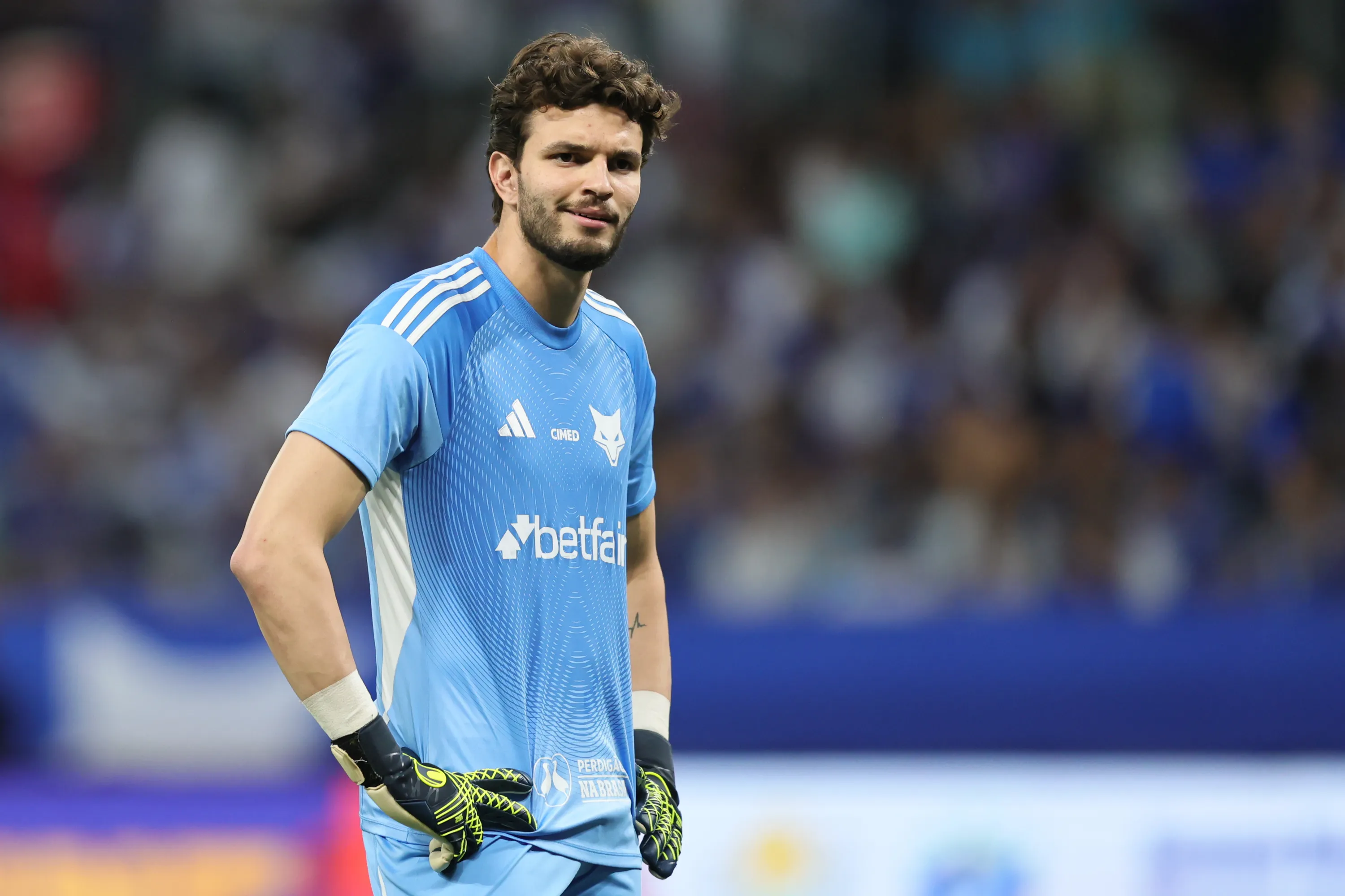 MG – BELO HORIZONTE – 23/08/2025 – BRASILEIRO A 2025, CRUZEIRO X INTERNACIONAL – Otavio goleiro reserva do Cruzeiro durante partida contra o Internacional no estadio Mineirao pelo campeonato Brasileiro A 2025. Foto: Gilson Lobo/AGIF
