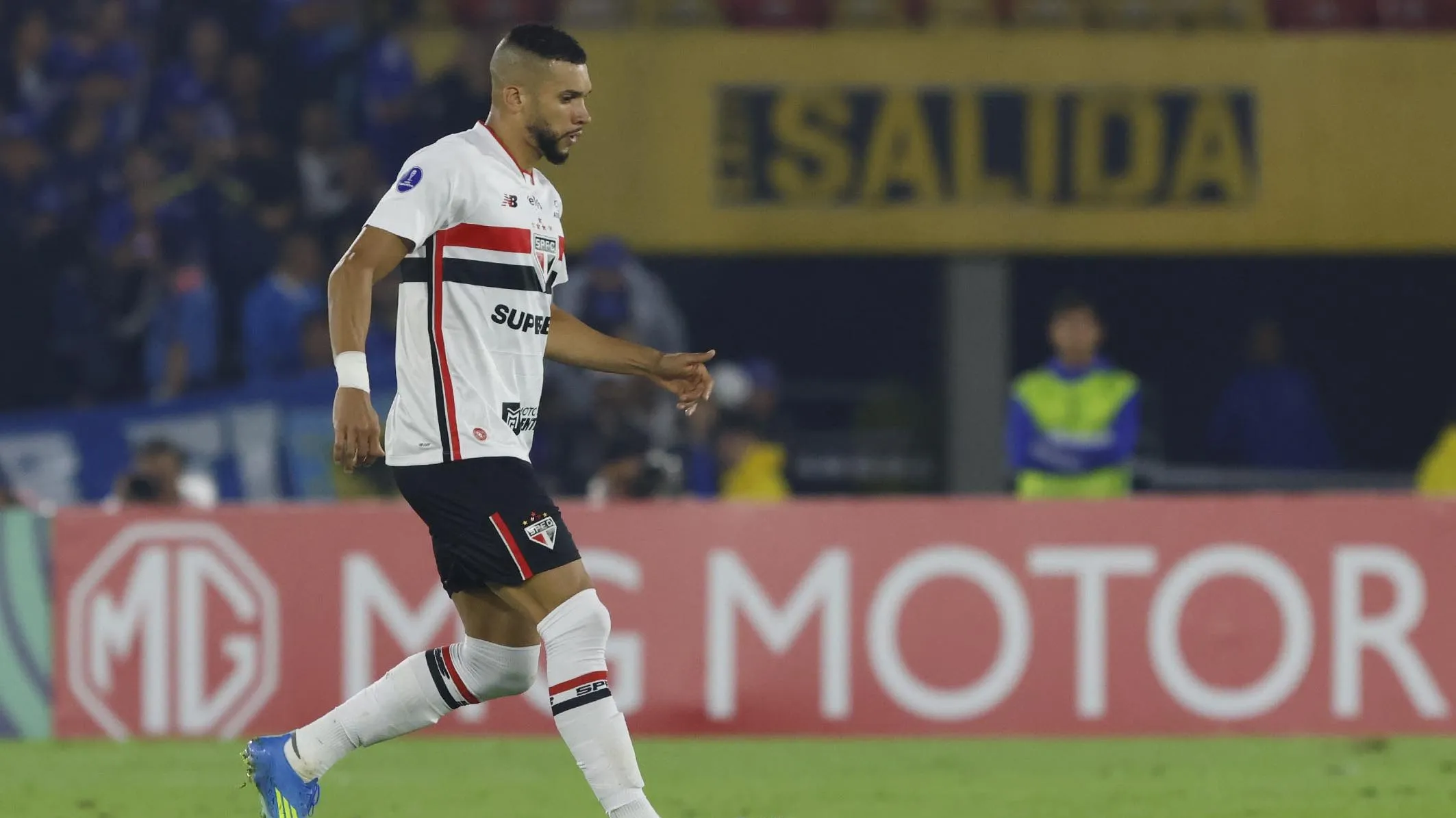 Zagueiro chegou neste ano – Foto: Rubens Chiri / São Paulo FC