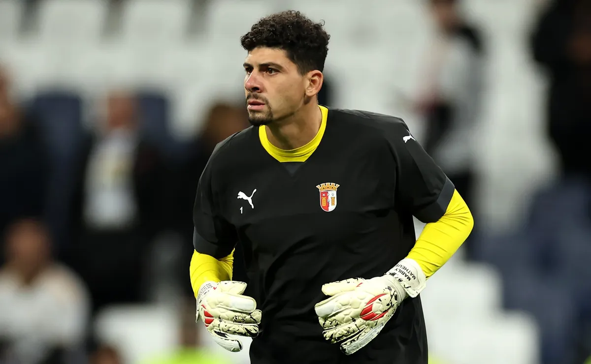 Corinthians está com medo de perder Hugo Souza e já iniciou conversas pelo goleiro Matheus Magalhães