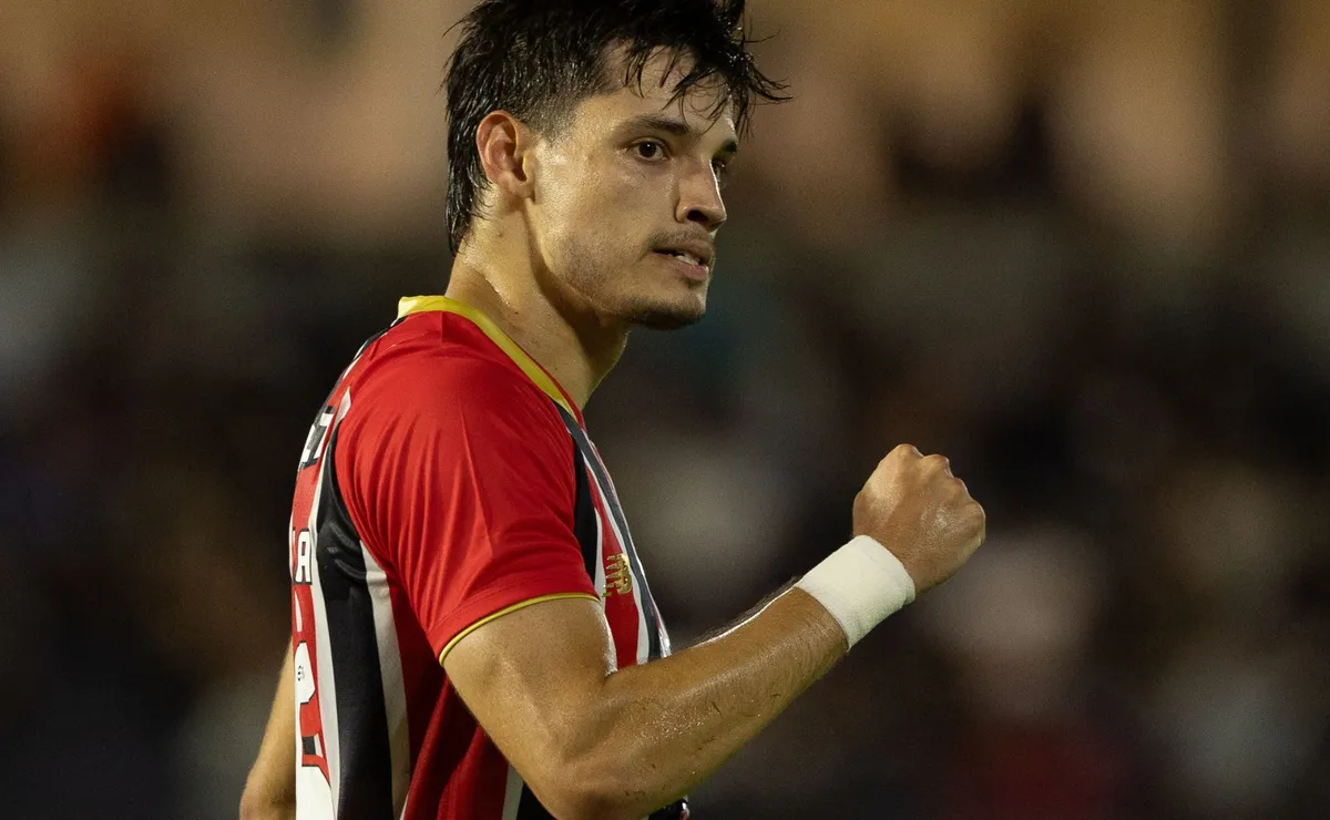 Bobadilla supera média do elenco e vira referência de regularidade no São Paulo