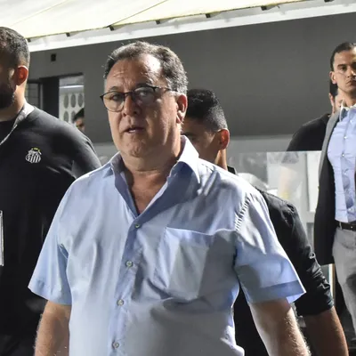 Santos paga salário atrasado ao elenco