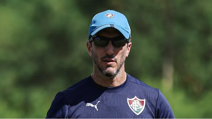 Zubeldía em ação durante treino no CT Carlos Castilho - FOTOS: LUCAS MERÇON / FLUMINENSE F.C.