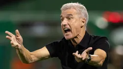 Luís Castro segue no Grêmio.