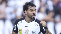 Bidu comemorando tento diante do Gigante da Colina