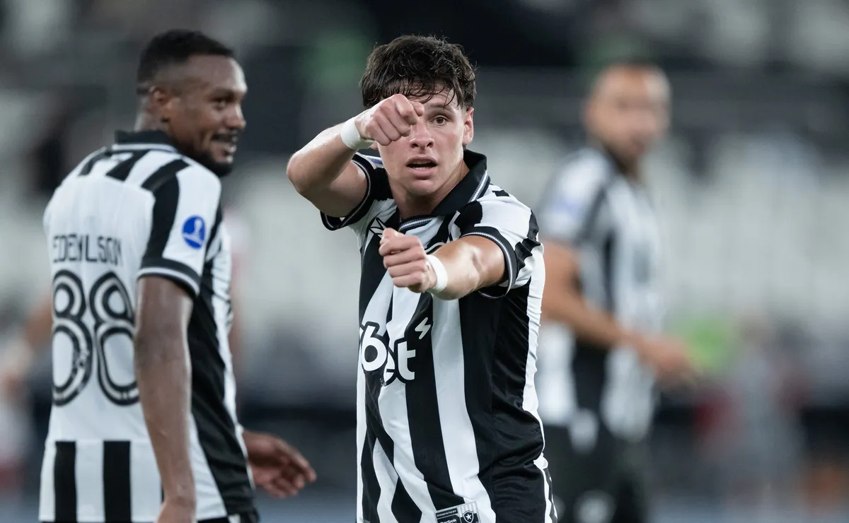 Botafogo encerra o mês de abril invicto mesmo com turbulência fora de campo