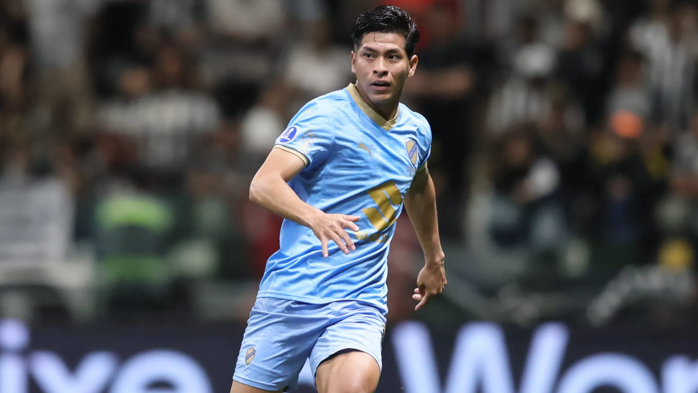 Bolívar, adversário do Flu. Foto: Gilson Lobo/AGIF