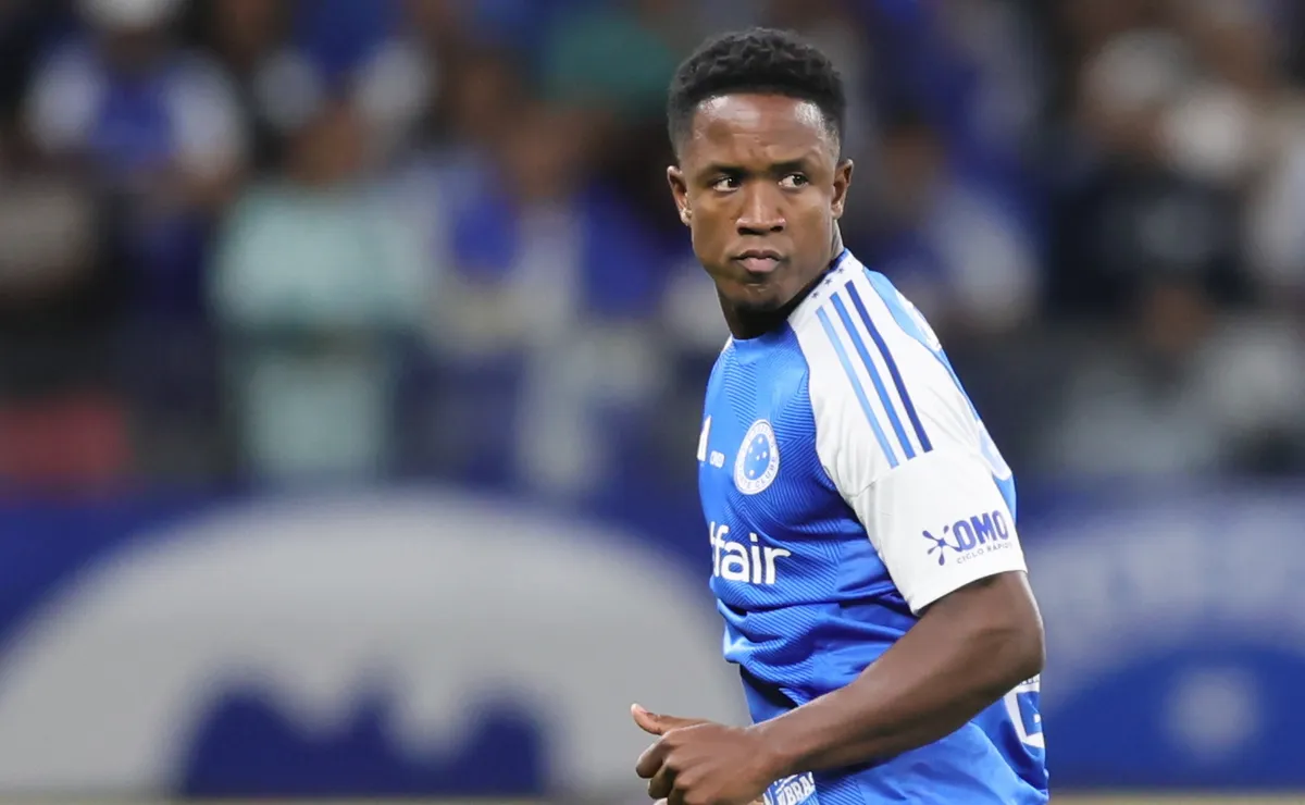 Cruzeiro tenta permanência de Sinisterra e busca redução de valores junto ao Bournemouth