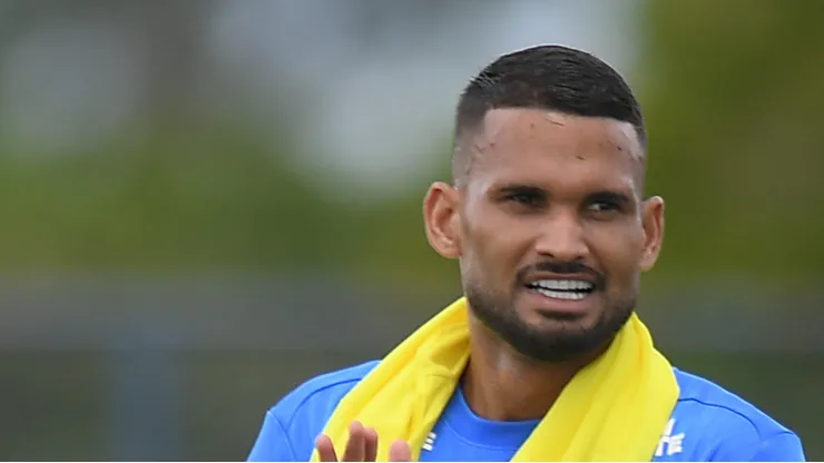 Willian José em campo durante treino do Tricolor Baiano.