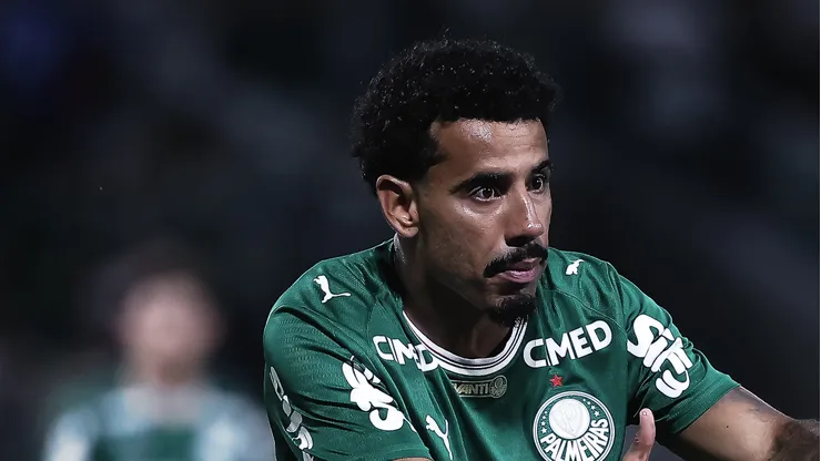 Lucas Evangelista durante jogo contra o Fluminense.