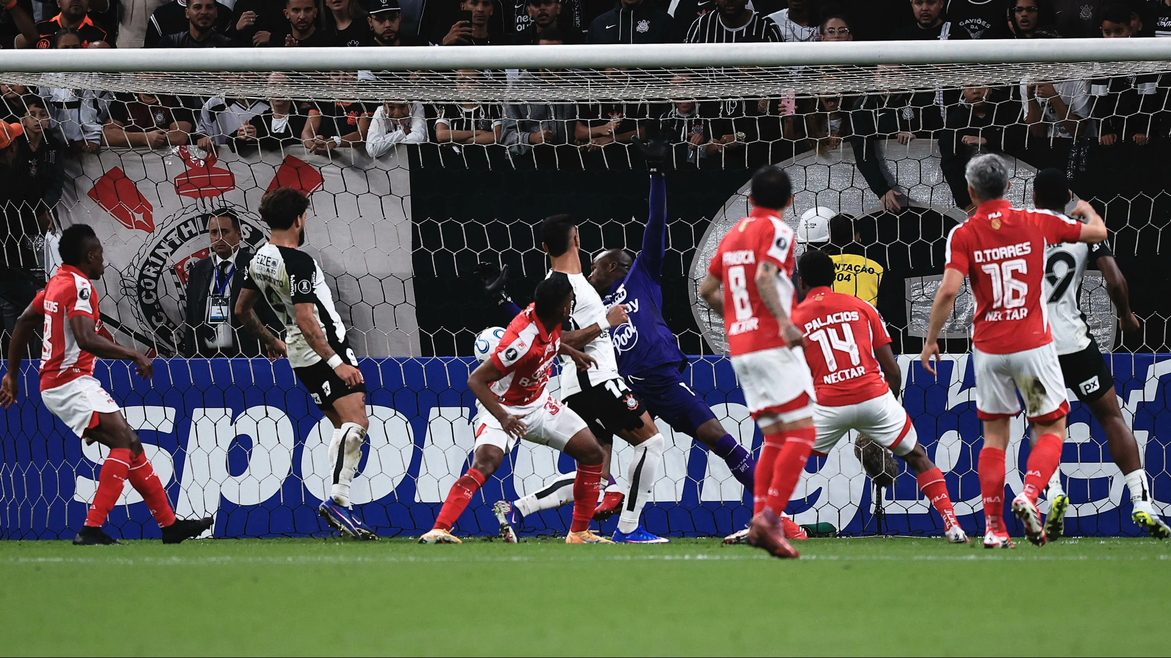 Corinthians venceu o Santa Fé na última rodada - Foto: Ettore Chiereguini/AGIF.
