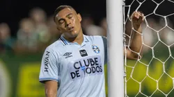 Carlos Vinícius perdeu três pênaltis seguidos. Foto: Liamara Polli/AGIF