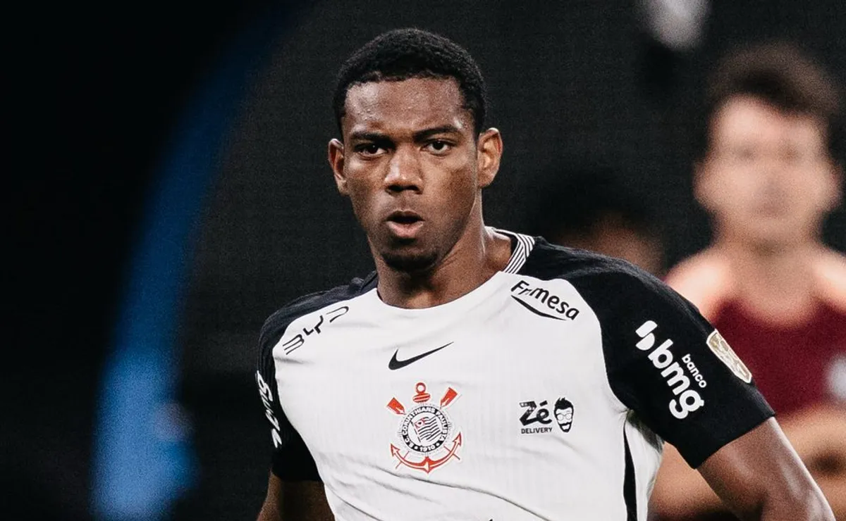 André recebe veredito do STJD sobre entrada em Thiago Mendes e está suspenso por dois jogos
