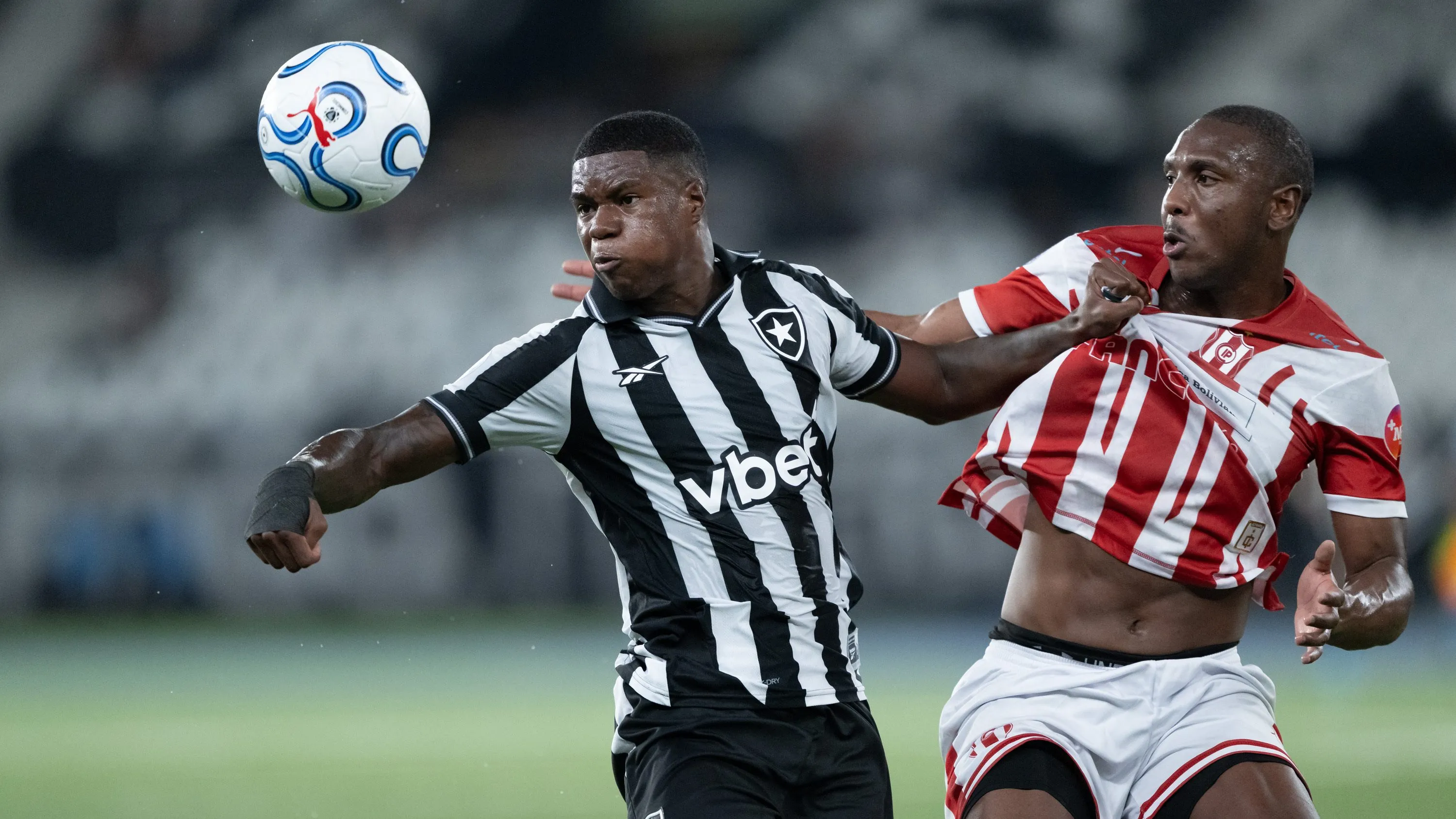 Kadir jogador do Botafogo durante partida contra o Independiente Petrolero. Foto: Jorge Rodrigues/AGIF