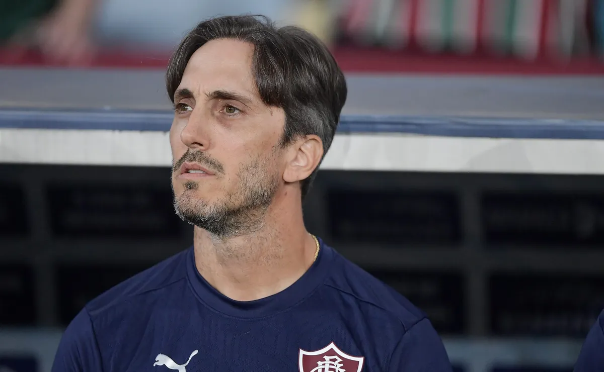 Zubeldía muda escalação do Fluminense para enfrentar a altitude de La Paz pela competição