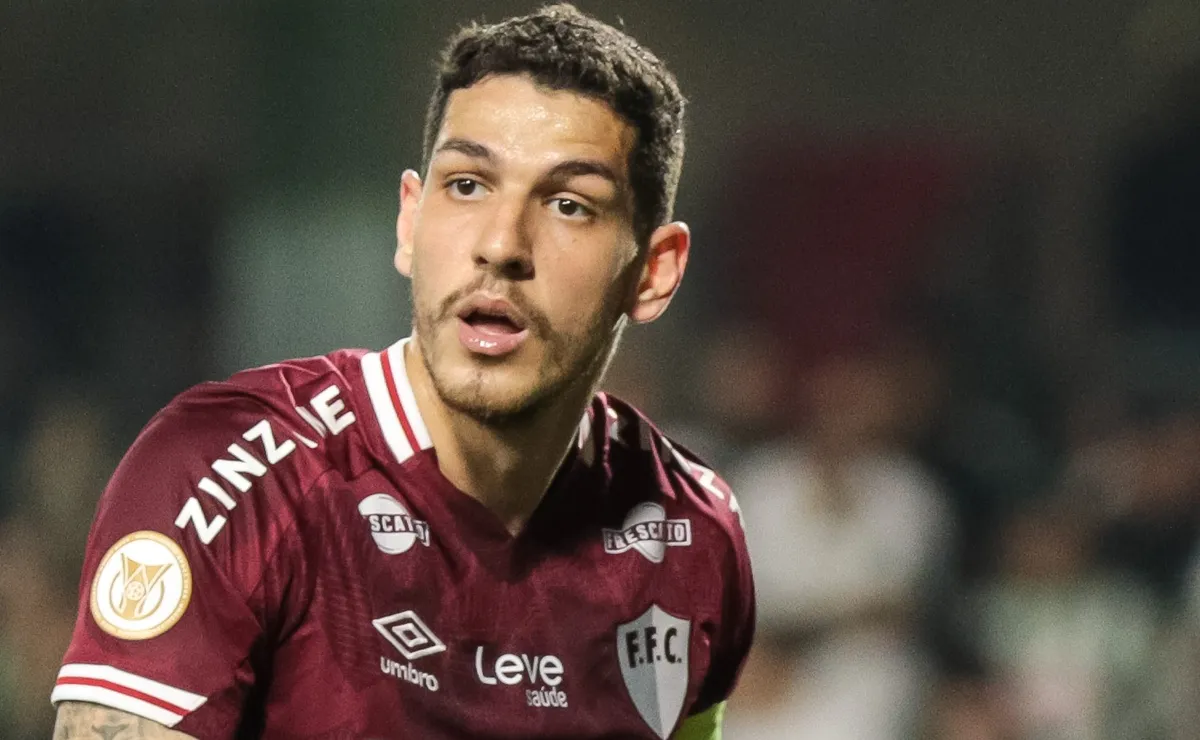 Flamengo acelera por zagueiro Nino e pressiona o Palmeiras