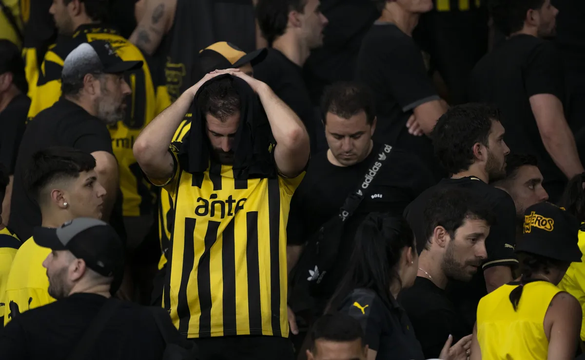 Polícia Militar prende torcedor do Peñarol e cerca ônibus após furto de bebidas em Tijuca-SC