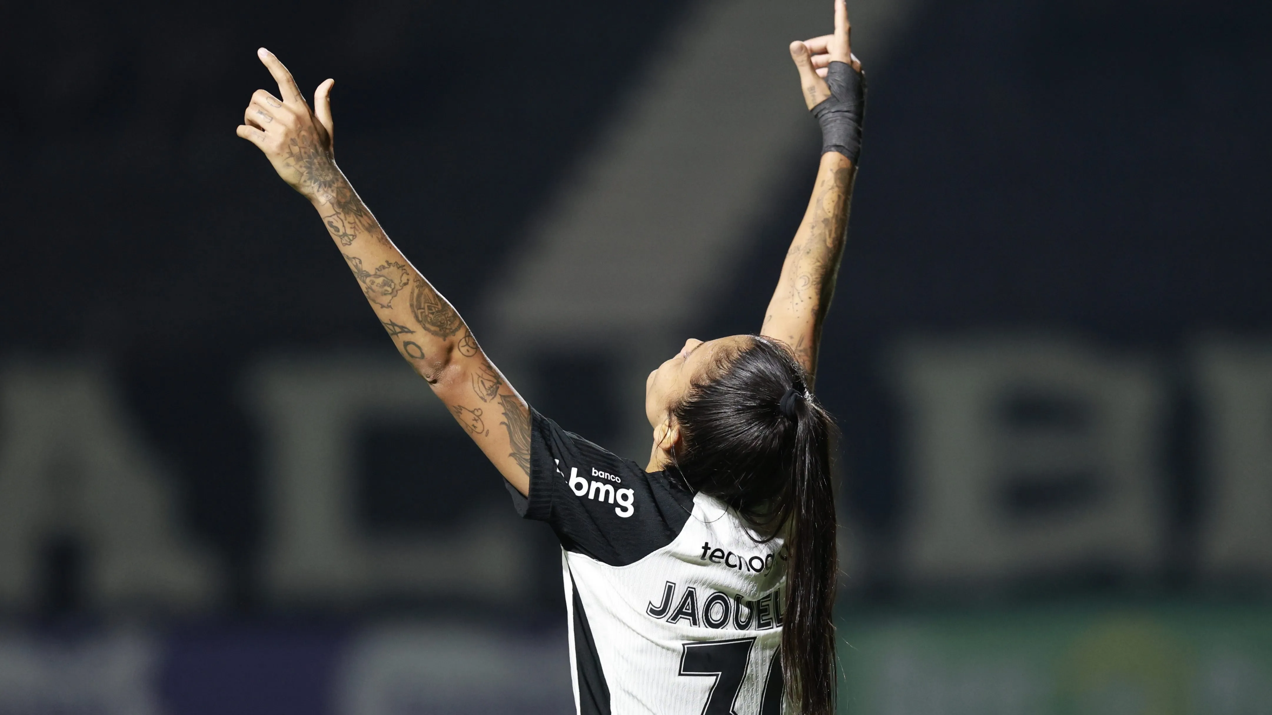 Jaqueline celebra gol pelo Corinthians no Brasileirão Feminino