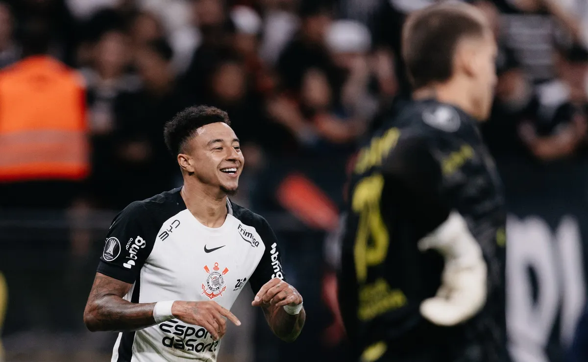 Lingard marca 1º gol pela Libertadores em Corinthians x Peñarol