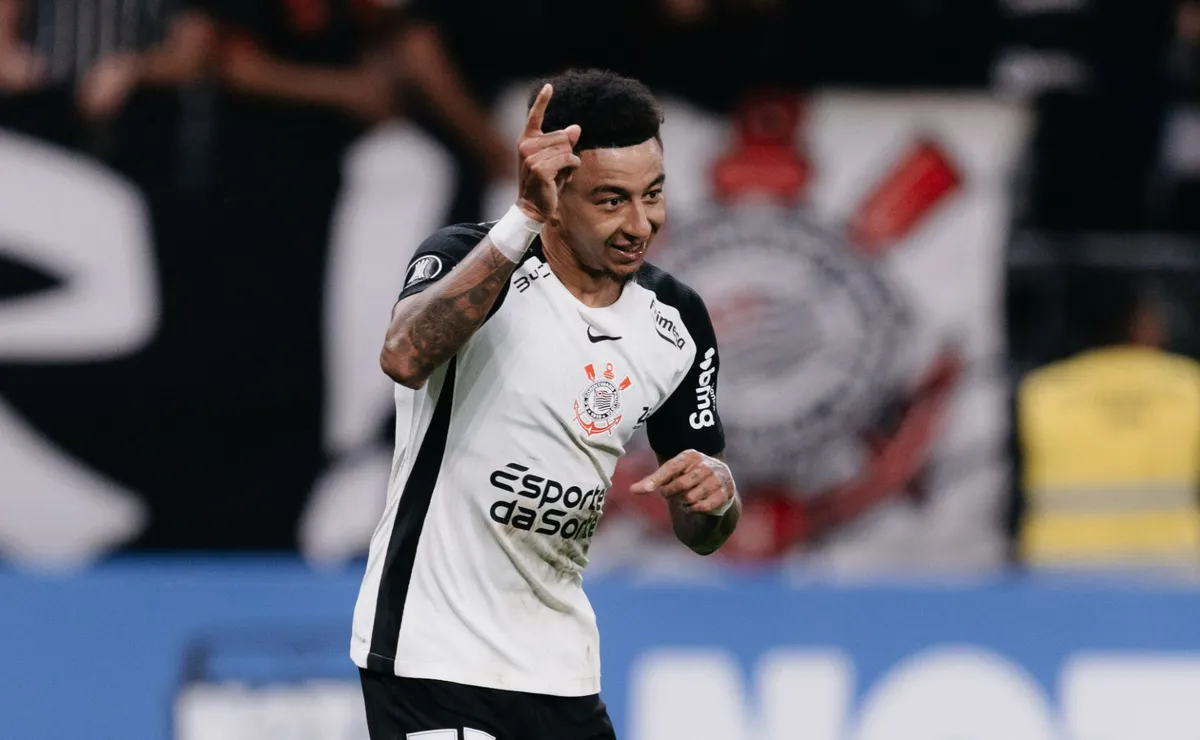 Corinthians domina o Peñarol, vence com gol de Lingard e segue 100% na Libertadores