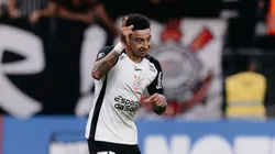 Jesse Lingard marca gol pelo Corinthians.
