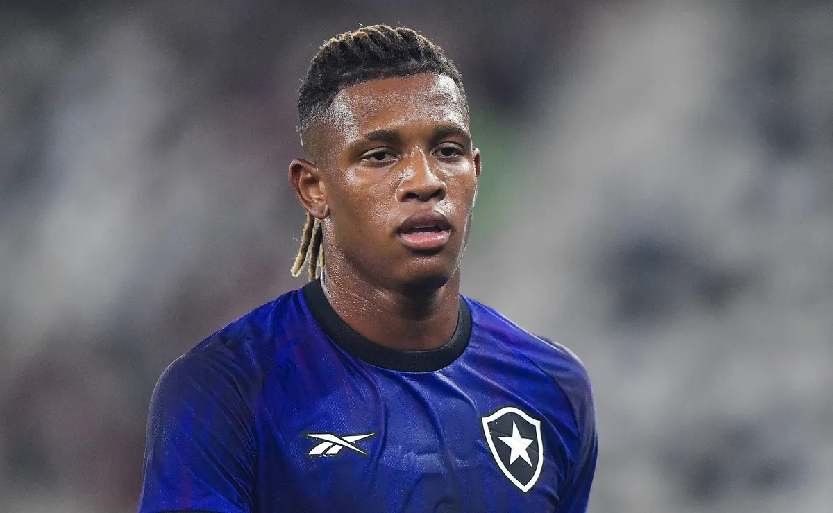 Barcelona, Tottenham e Atlético de Madrid são concorrentes do Flamengo na contratação do volante Danilo