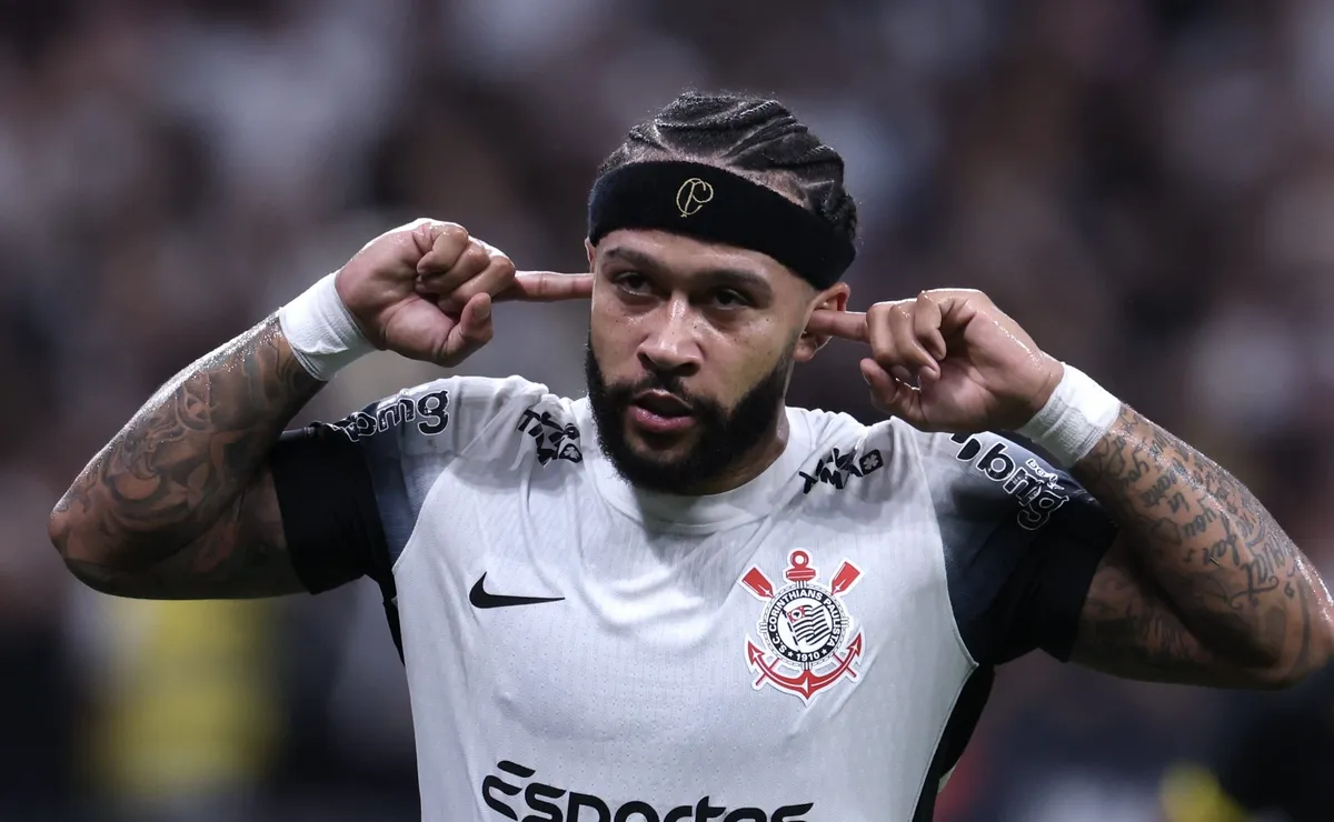 Memphis Depay aceita abrir mão de parte dos valores pelo avanço na renovação contratual no Corinthians